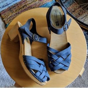 Swedish Moheda Wooden Clogs sz40 (fits like US 9).